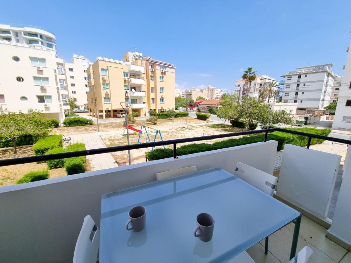 לרנקה Seaside Heaven Apartment With Pool מראה חיצוני תמונה